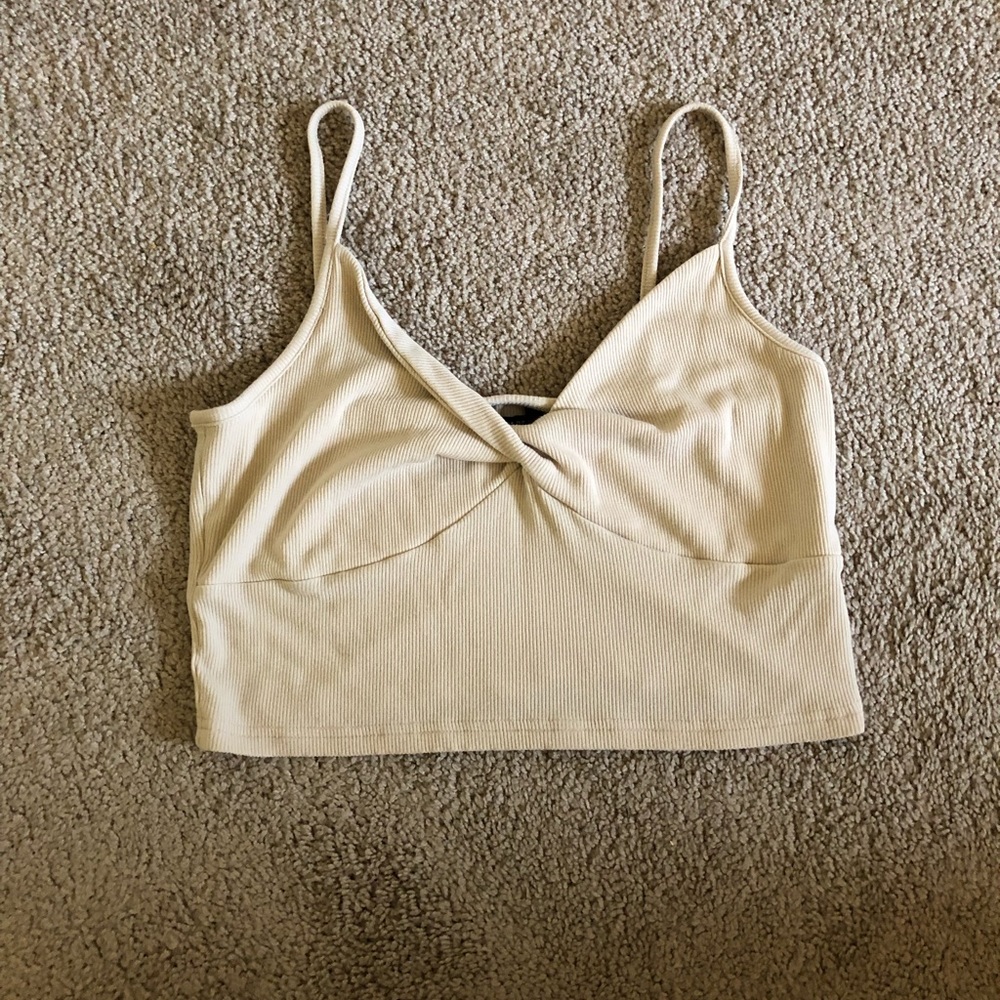 Twist Front Cropped Tank - Picture 4 of 9